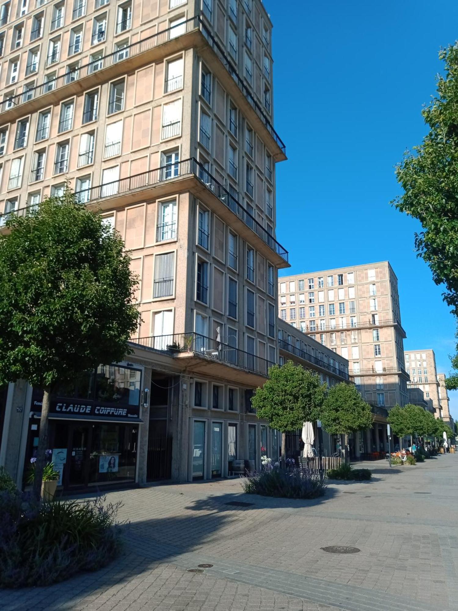 Appartement Perret 105 Rue Victor Hugo, Lumineux, Plein Centre, Parking Prive Arrivee Autonome Tout A Pied Хавър Екстериор снимка